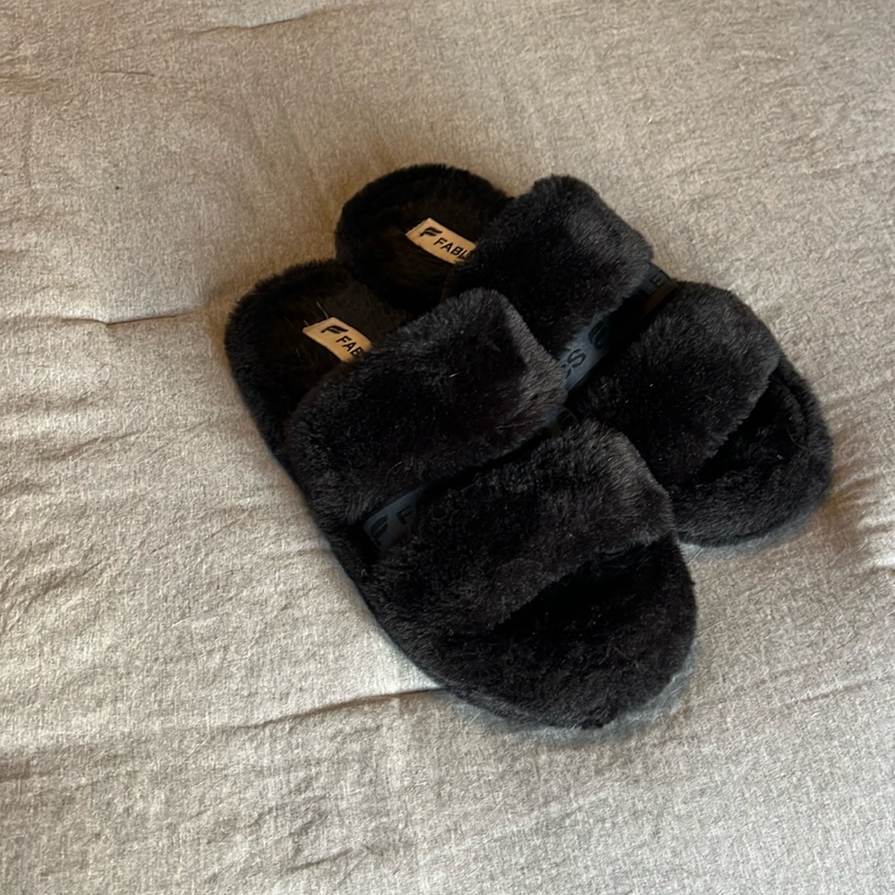 Fabletics black slippers 7.5